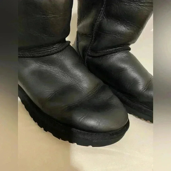 UGG Australia Classic Zip Black Leather Boots size 6 - Picture 3 of 14